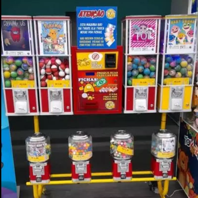 Bolinha Pokemon e Chiclete