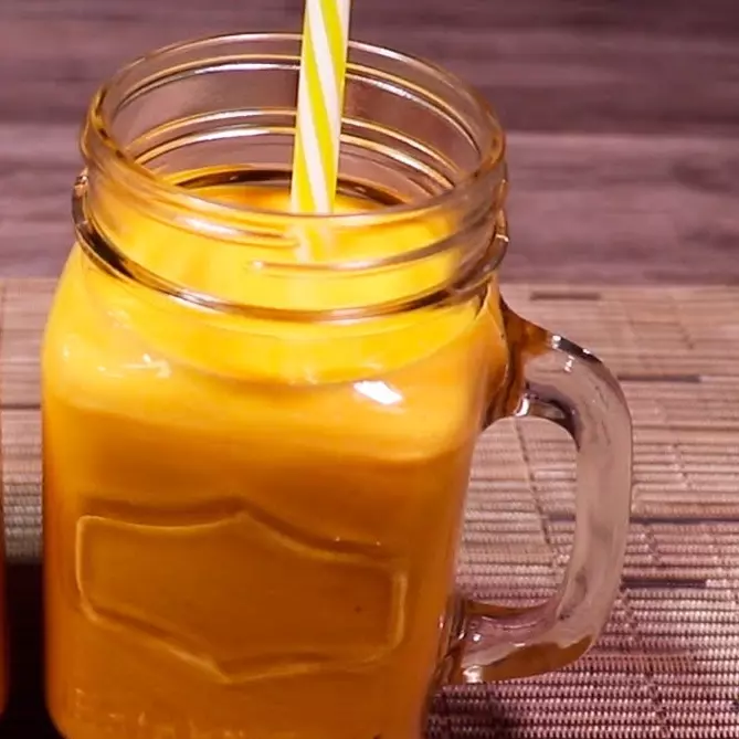 JUGO DE LÚCUMA CON LECHE