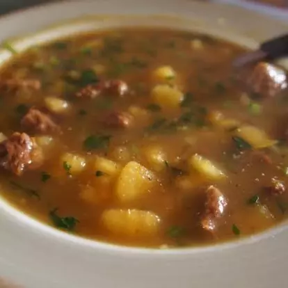 Picadinho de carne com mandioca