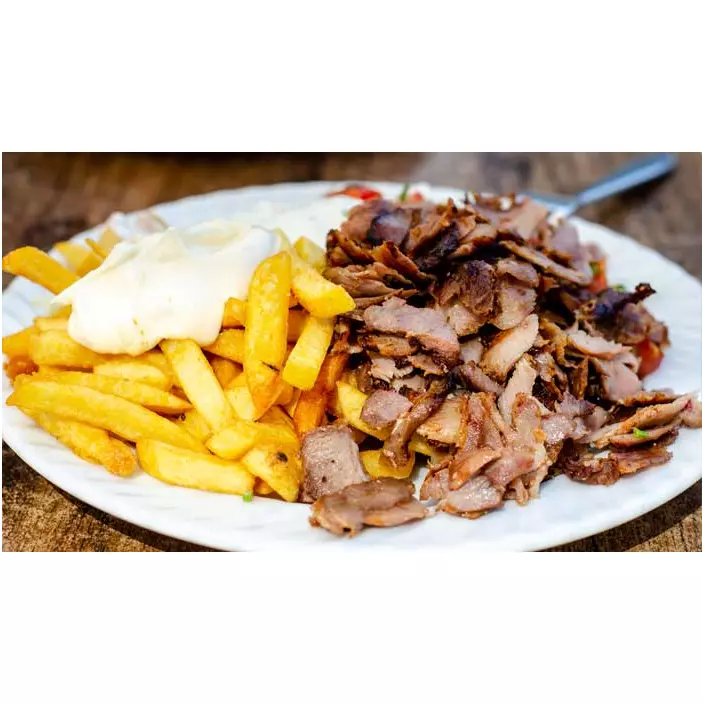 PATATAS CON CARNE ASADA Y SALSA