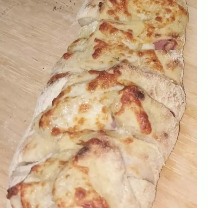 SCALINATA DE MUSSARELA COM CALABREZA