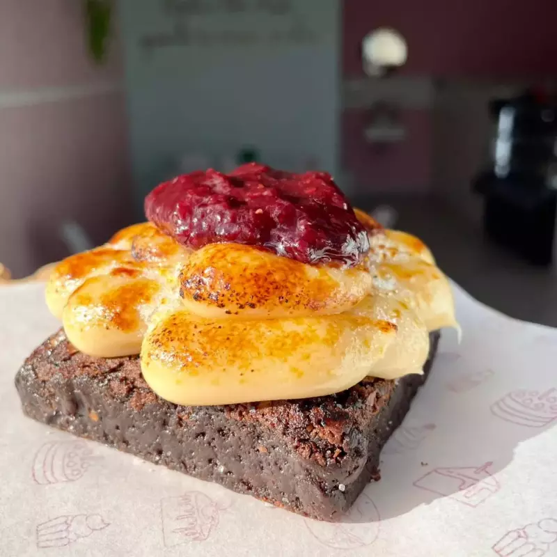 Brownie Brûlèe c/ frutas vermelhas