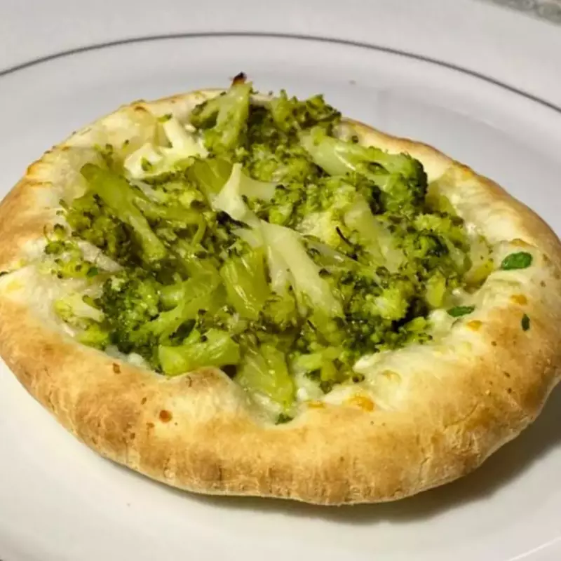 Esfiha Brócolis com Queijo