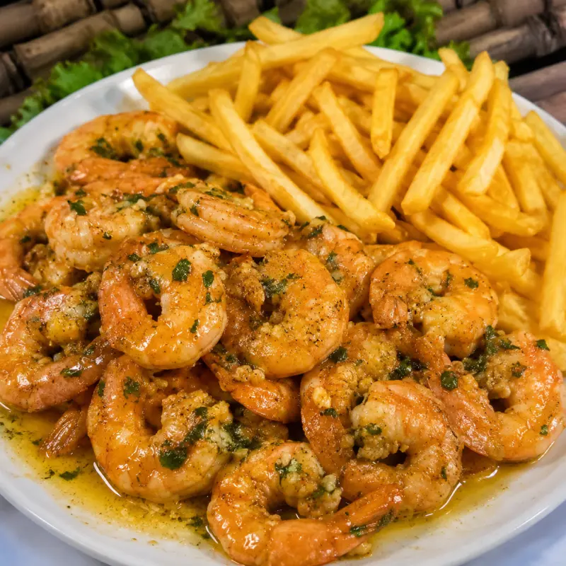 CAMARÃO ALHO E ÓLEO + FRITAS