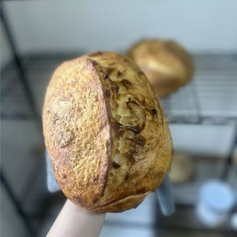Pão Rústico Calabresa e Queijo