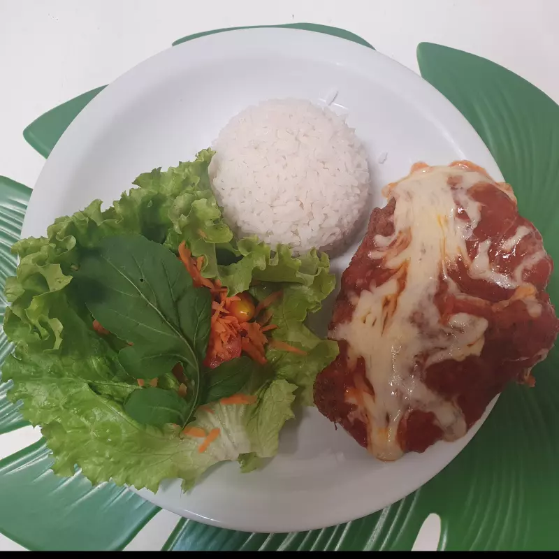 PARMEGIANA DE FRANGO