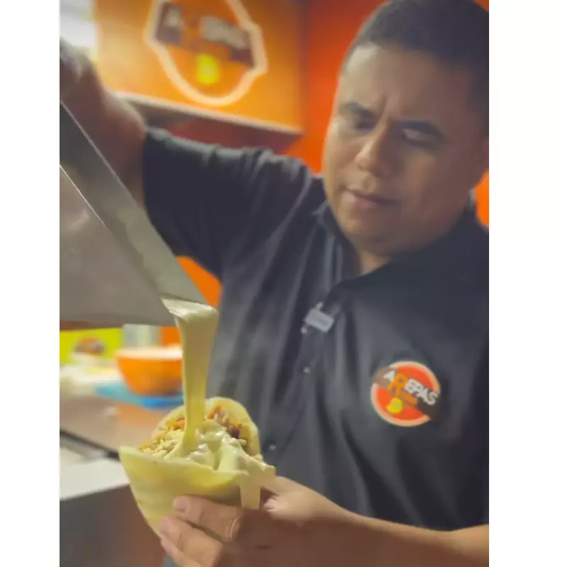 AREPA QUESUDA +BEBIDA PERSONAL