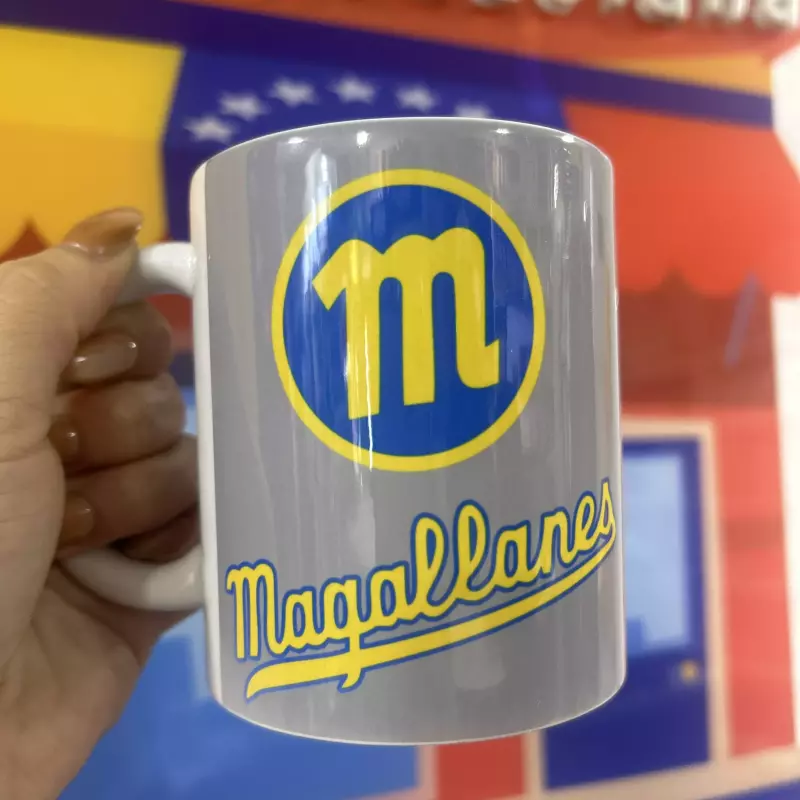 Taza Magallanes gris
