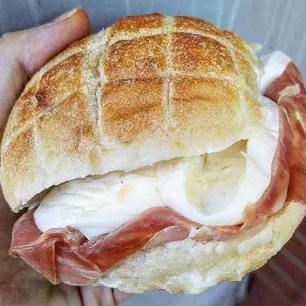 Panino Jamon y Mozzarella