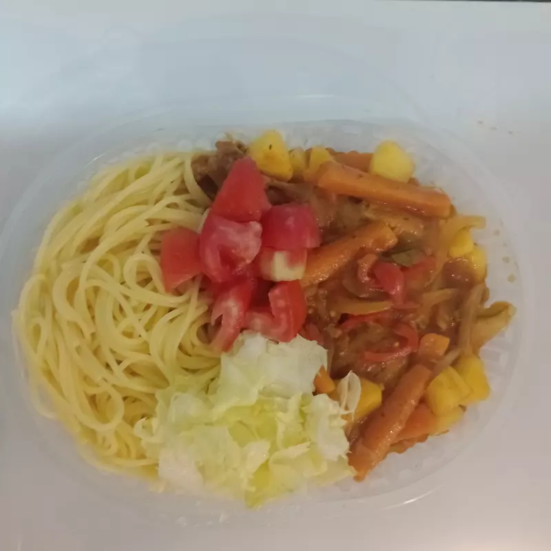 Espagueti con pollo  a la olla