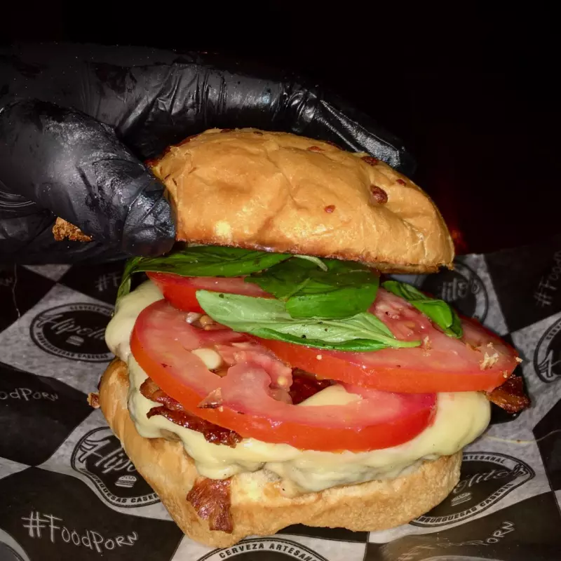 HIPÓLITO´S CAPRESSE (185gr de Vacío)