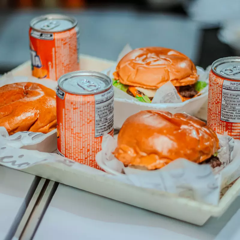 hambúburguer + Lata