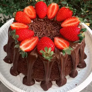 Vulcão Trufado com Morangos