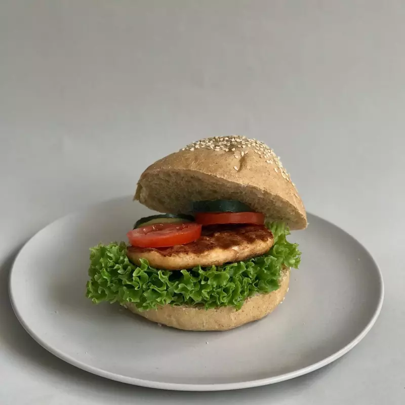 HAMBURGUESA DE SALMON, VEGETARIANA.