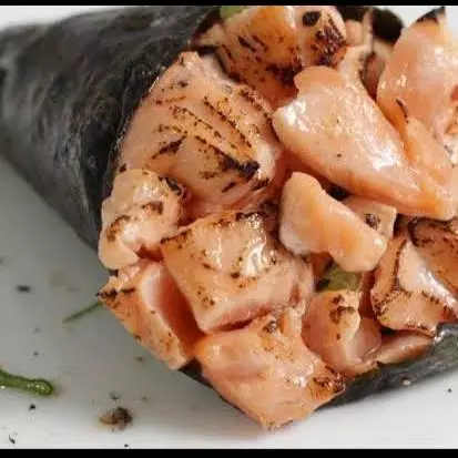 Temaki Salmão cream chees maçaricado