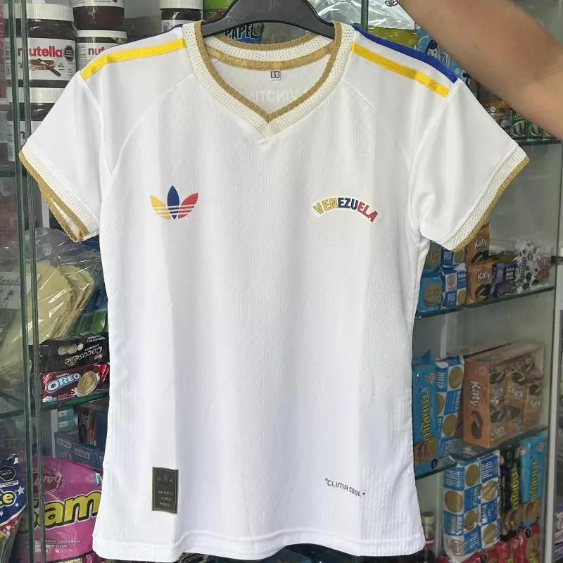 Camiseta Adidas blanca 2026