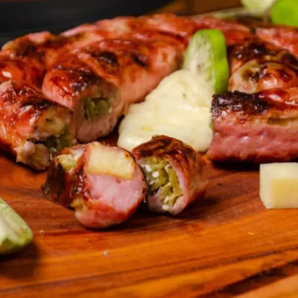 LINGUIÇA C/ QUEIJO PROVOLONE E JILO