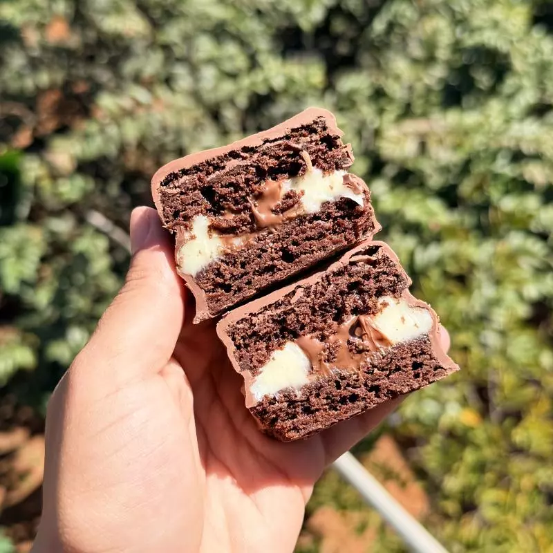Brownie coberto com chocolate