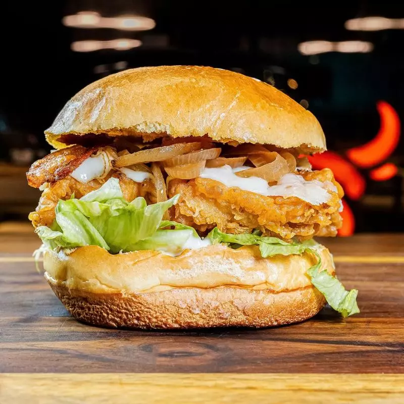 Hambúrguer Chicken Black bull