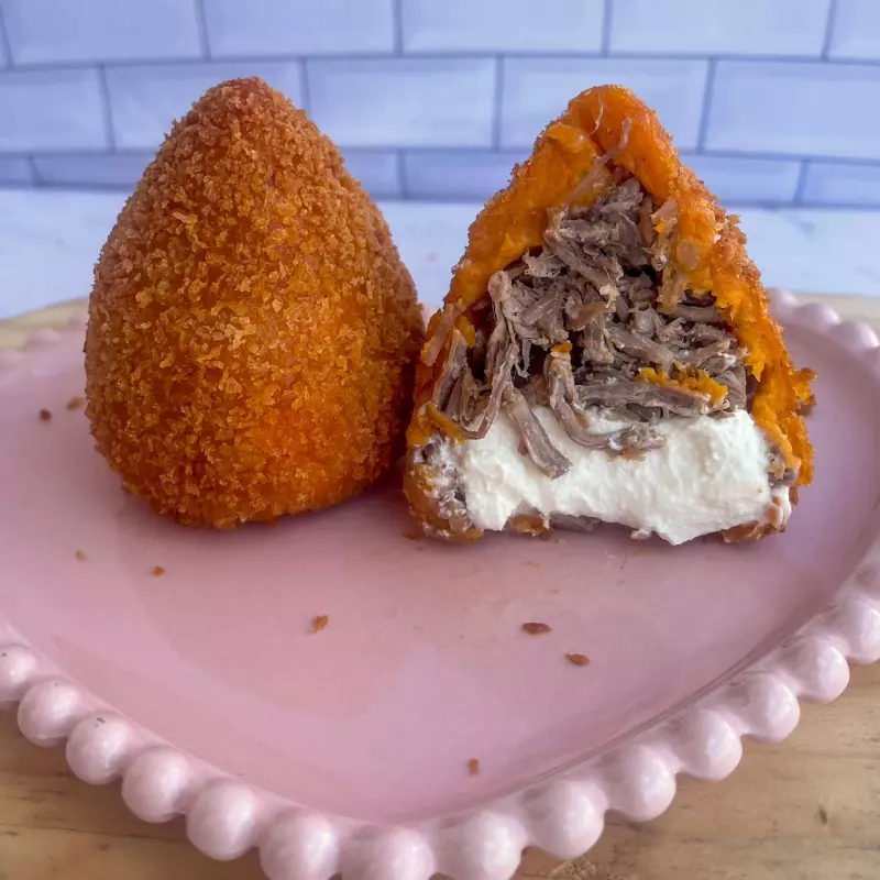 COXINHA DE COSTELA EM DOBRO
