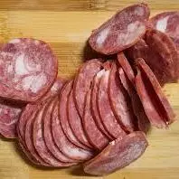 Cubinhos de calabresa