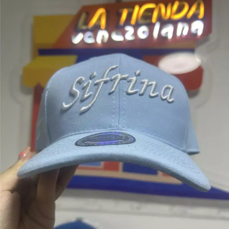 Gorra Sifrina celeste letra blanca