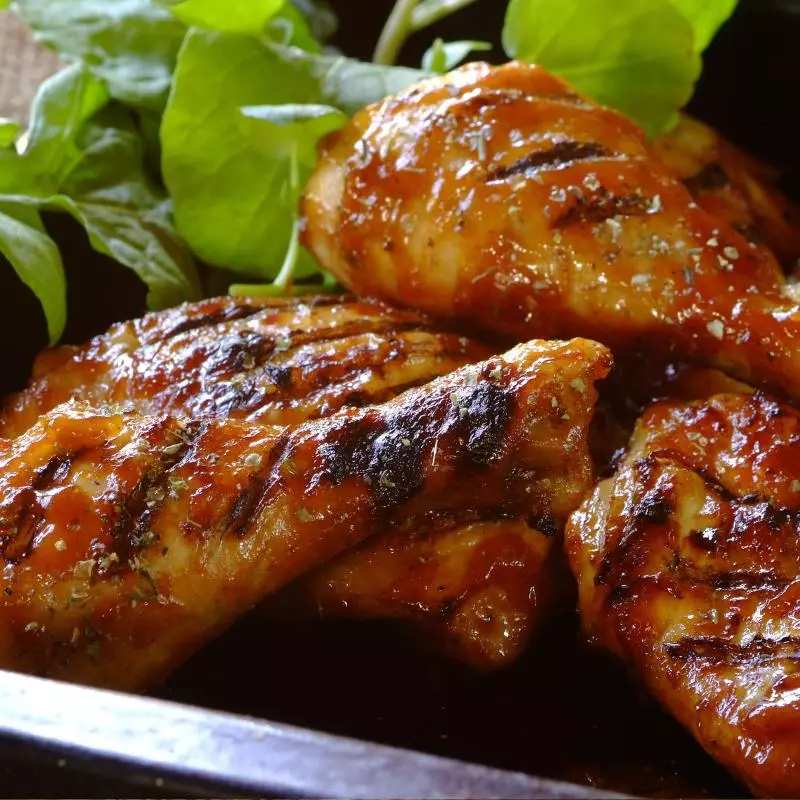 1/4 DE POLLO EN SALSA A LA PARRILLA