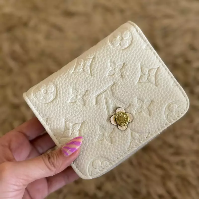 MINI BILLETERA LV WHITE