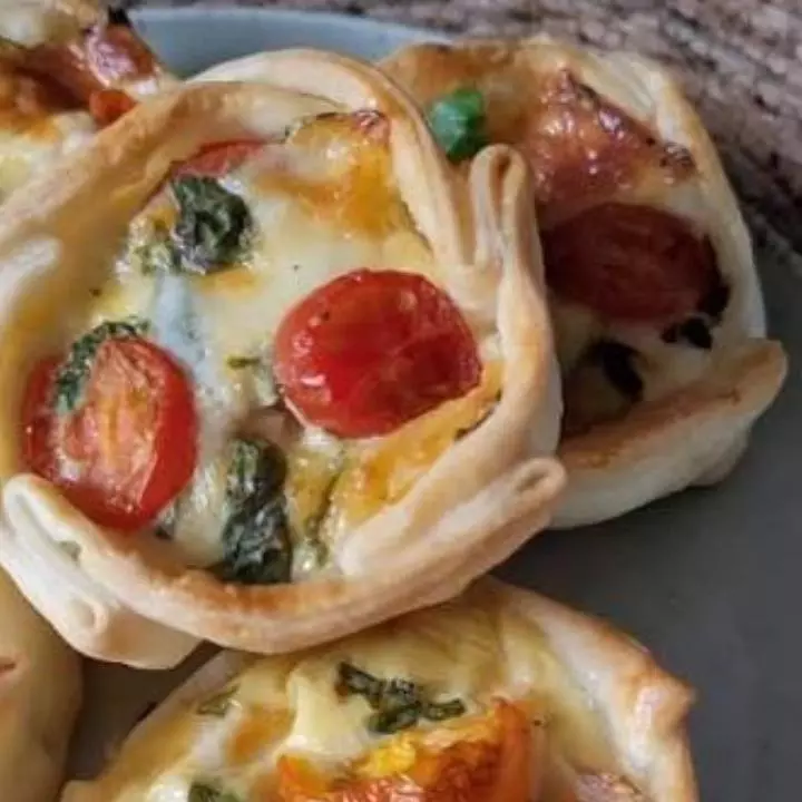 TOMATE, CRUDO Y ALBAHACA