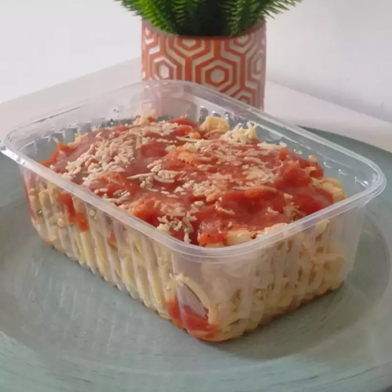 Espaguete com Frango ao sugo