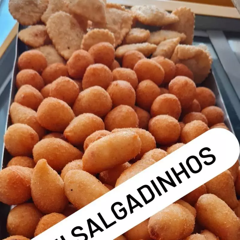 porçao de mini salgados 50 unidades