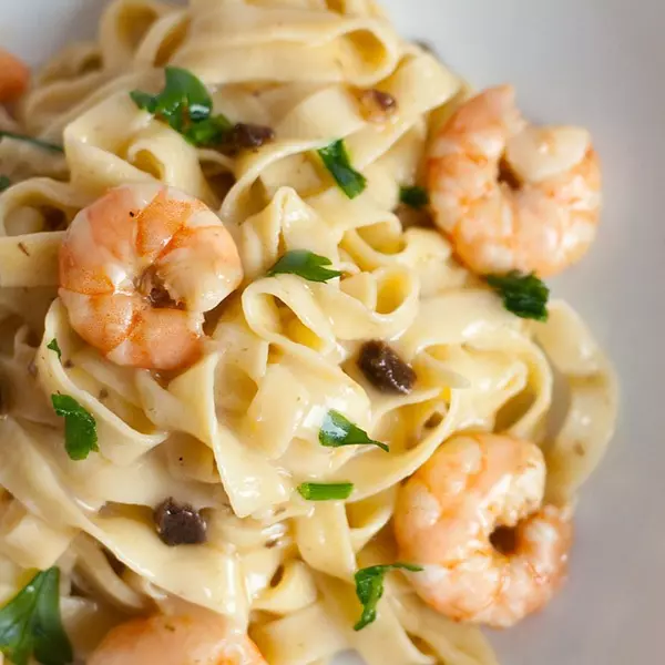 Fettuccine ao molho com camarões2 pe