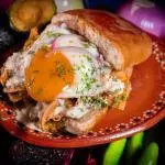 Torta de chilaquiles