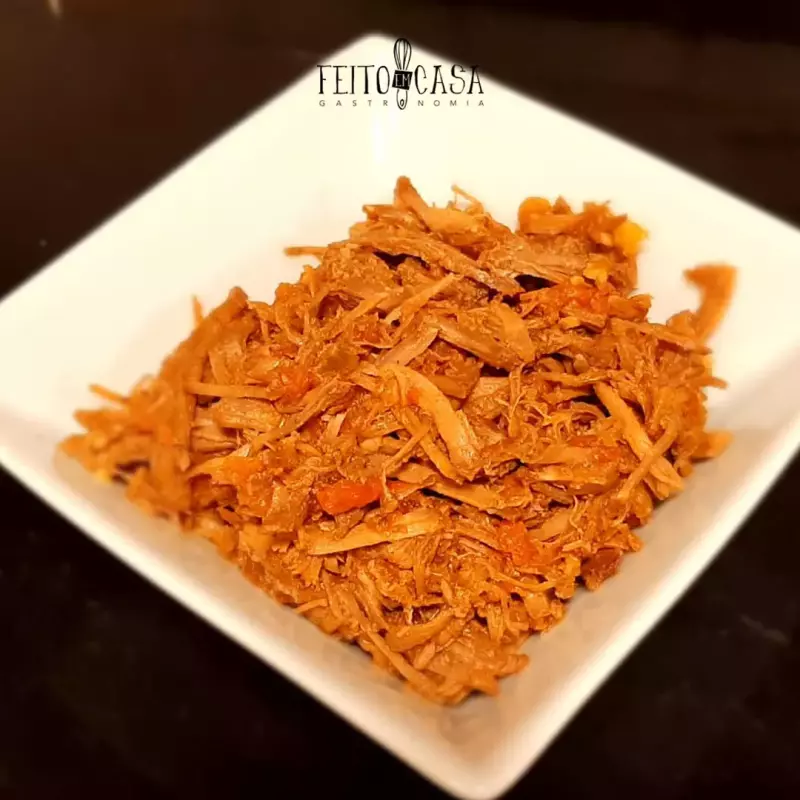 Carne assada desfiada