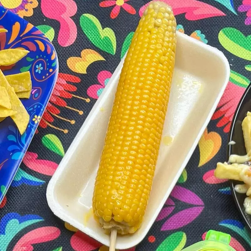 Elote con mantequilla