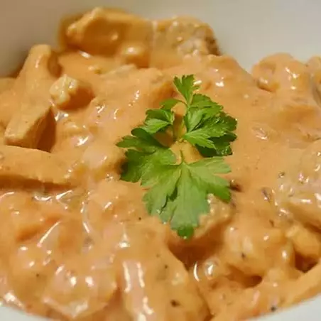 Strogonoff de Frango c/ Batata Palha