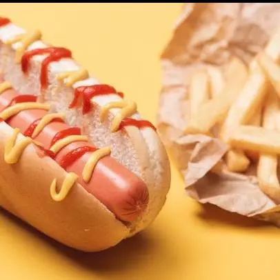 Perro caliente con fries