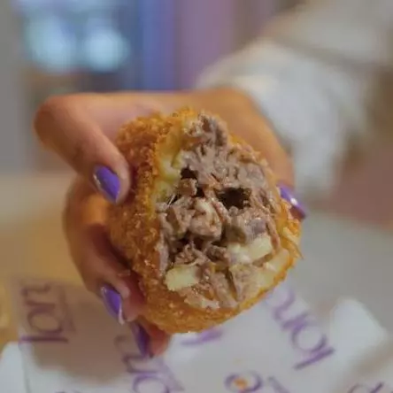 COXINHA DE CARNE DE SOL COM QUEIJO