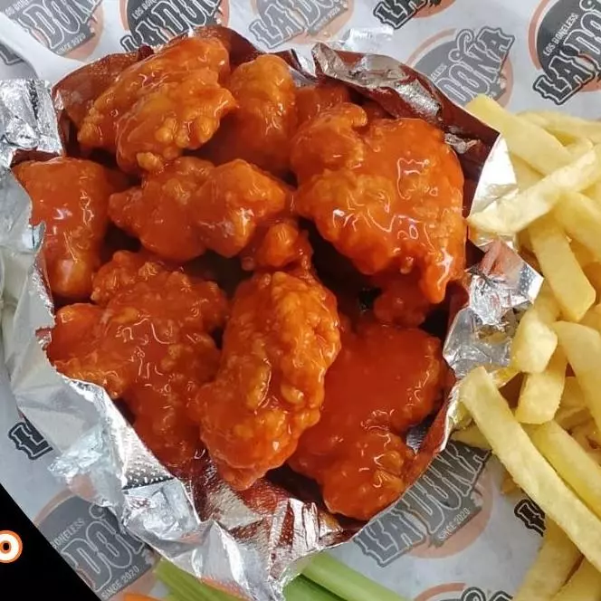 1 kilo de boneless mas buffalo fries