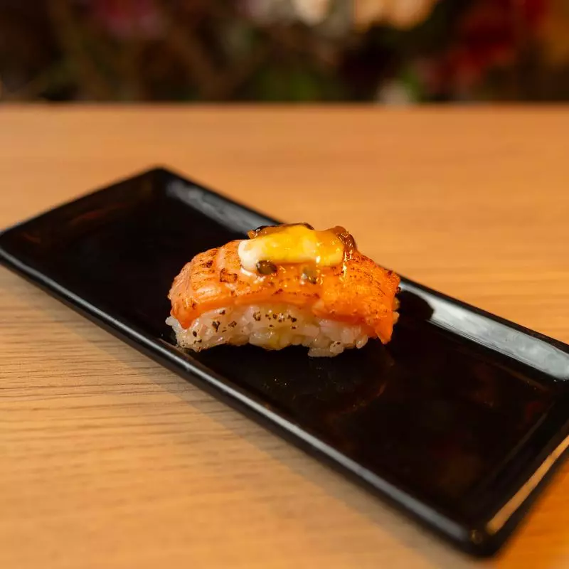NIGIRI TRUFADO COM GELEIA  MARACUJA