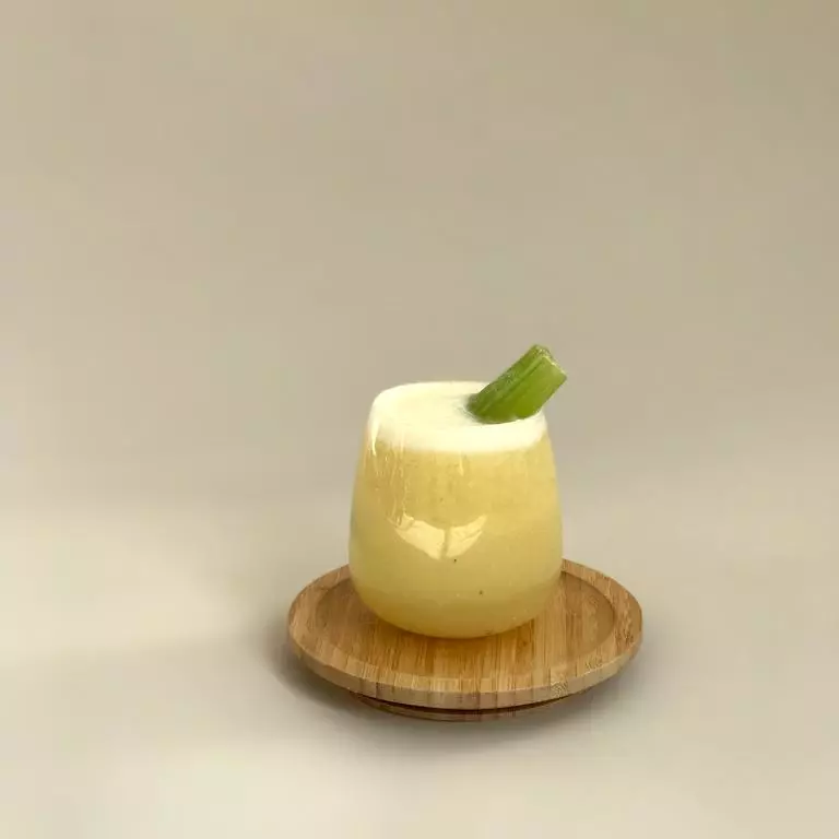 JUGO MANZANA, APIO Y CHIA.  16 0z