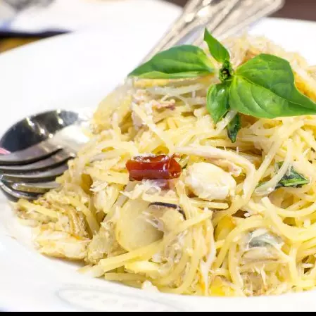 Espagueti Pollo bechamel