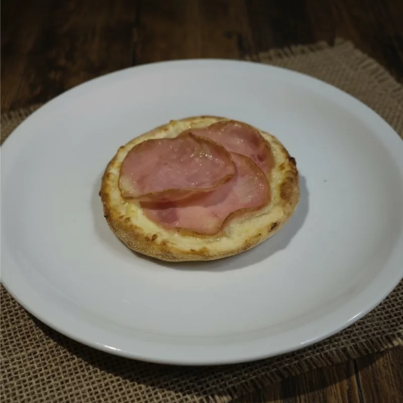 Esfiha de lombo com queijo