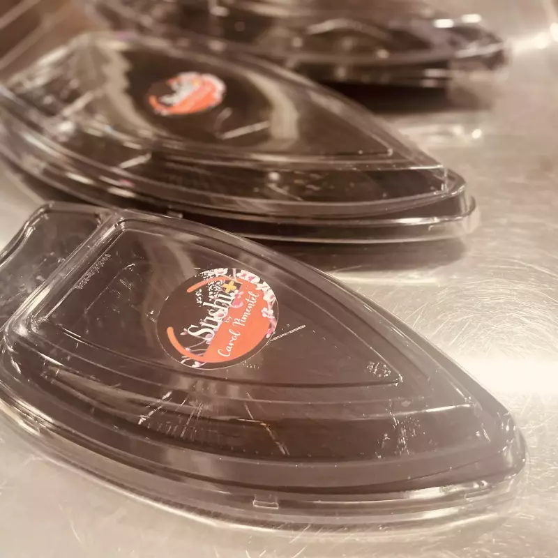 Barca descartável pequena