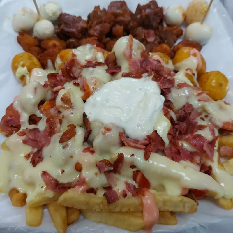 Salchipapa mixto