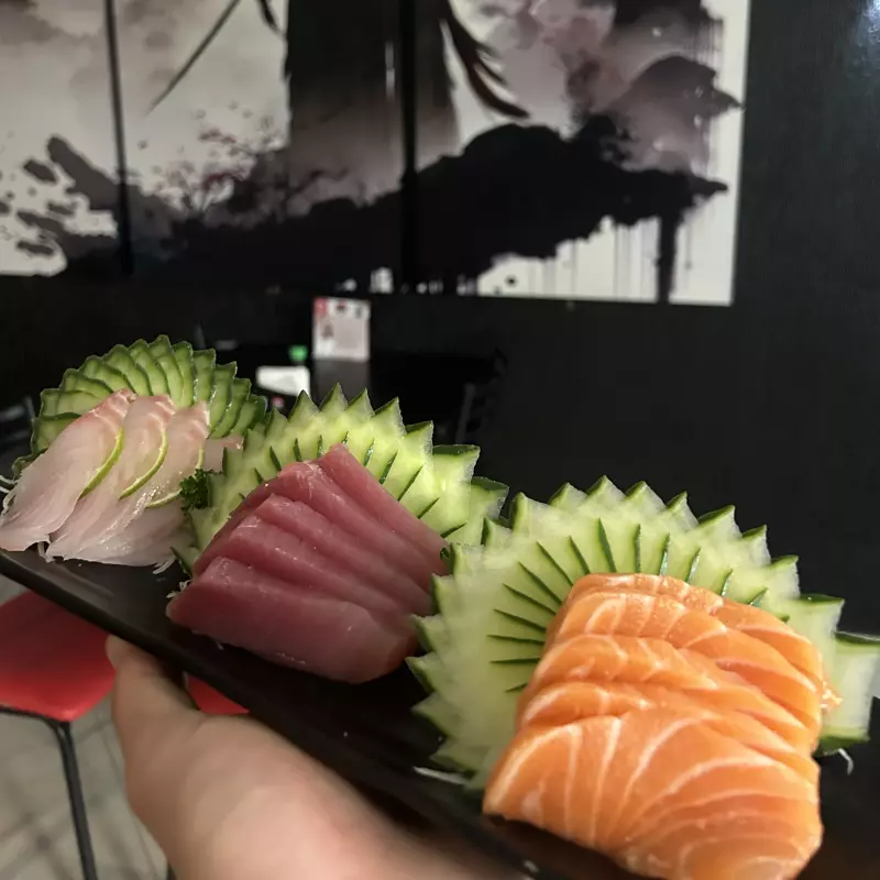 Sashimi Misto (15 pçs)