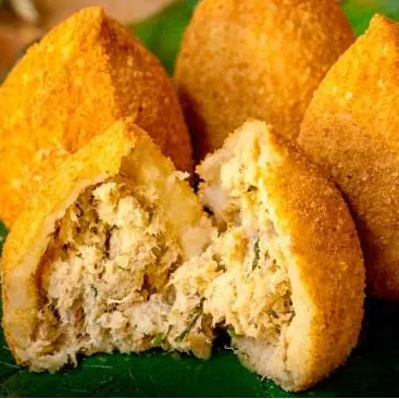 Coxinha de frango c/ catupiry