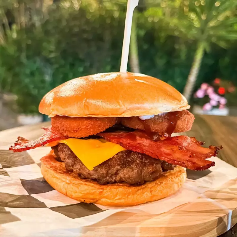 ONION RINGS BURGER + FRITAS