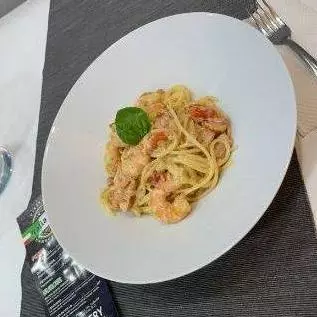 Linguine con camarones salsa blanca