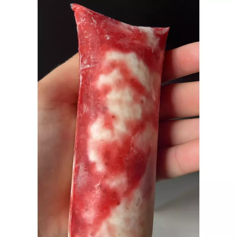 Geladinho de ninho com morango